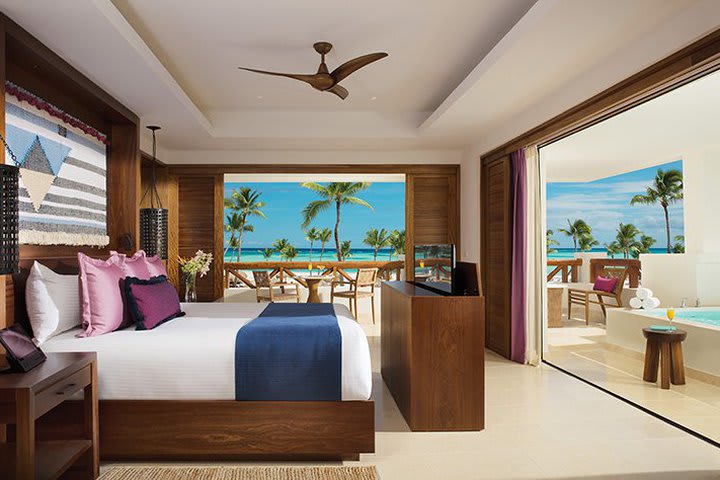 Img - Preferred Club master suite swim out ocean front - PMASOK