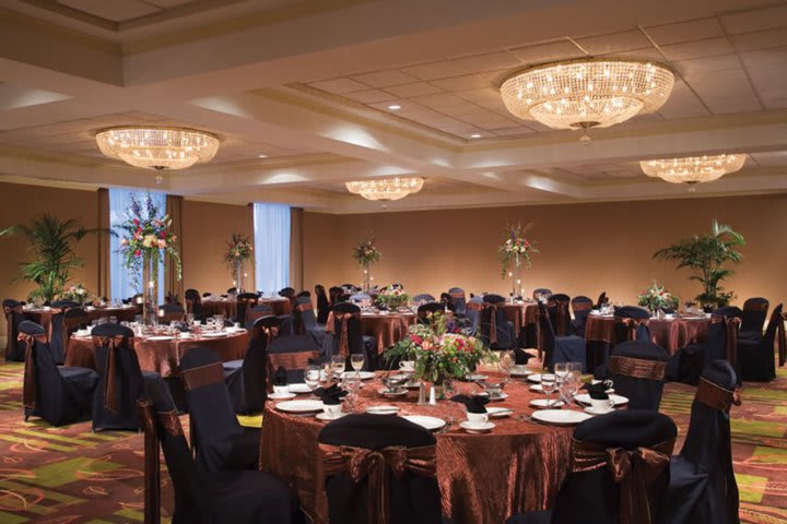 El hotel Omni San Antonio at the Colonnade tiene salones de eventos para 1,500 invitados