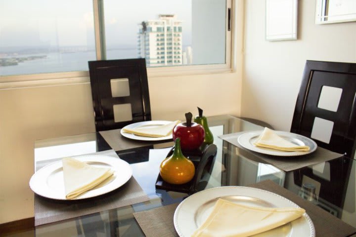 Sitting and dining areas in the apartment CTG116