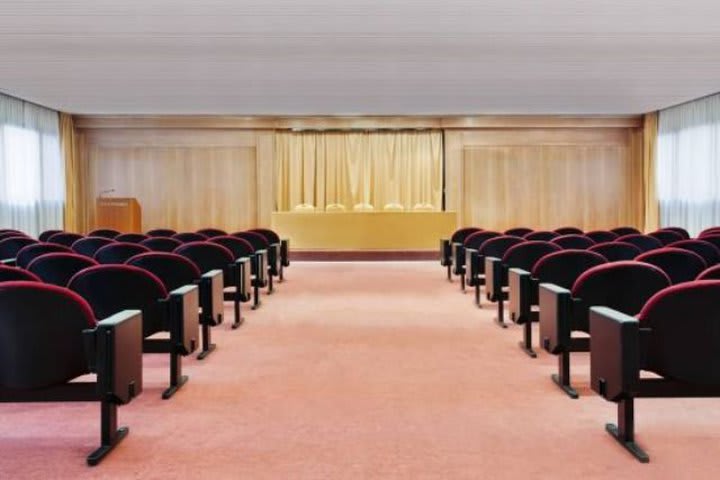 The Michelangelo meeting room at the Four Points Milan Center can accommodate up to 170 guests