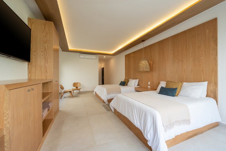 Private room with 2 beds