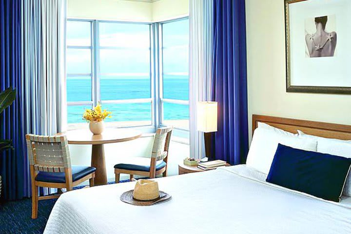 St Moritz room at Loews Miami Beach