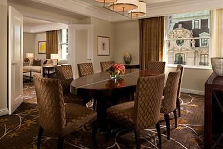 Interior de una suite en The Peninsula New York