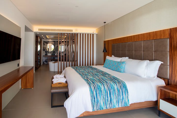 Img - Swim up suite with outdoor Jacuzzi - Elegance Club