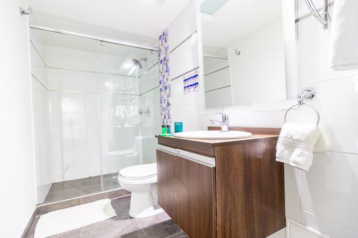 Private guest bathroom with shower