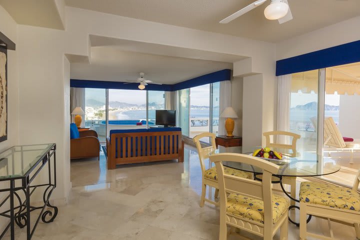 Img - Master suite con piscina privada vista frontal al mar - Premium Level no reembolsable