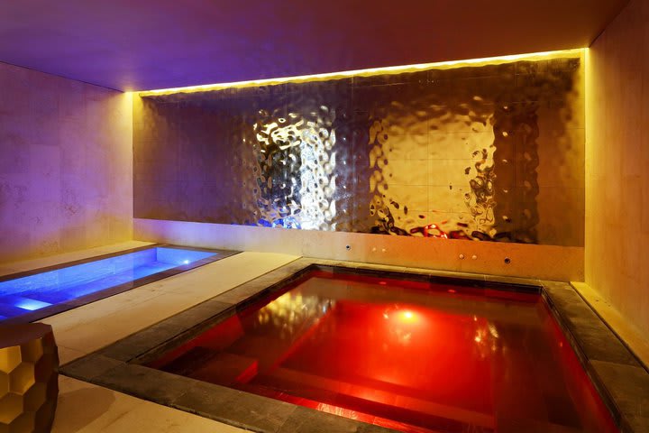 Hydrotherapy area in the Spa