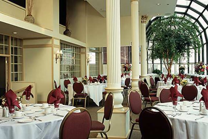 International Plaza Hotel has several meeting rooms