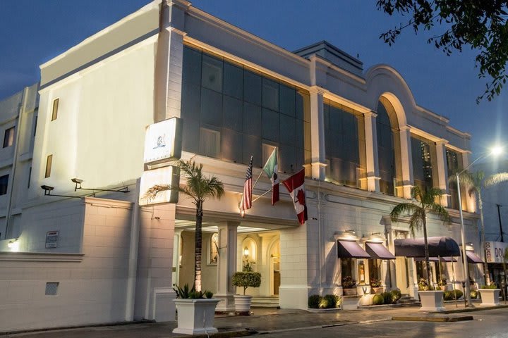 Hotel Plaza de Oro