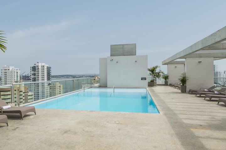 El hotel ofrece una piscina exterior