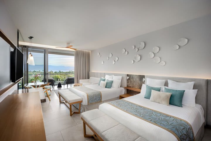 Junior suite with pool view