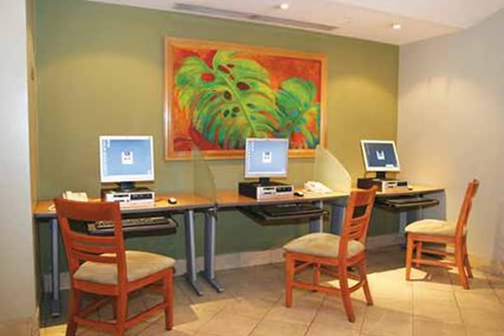 Sleep Inn Hotel Paseo Las Damas has a business center